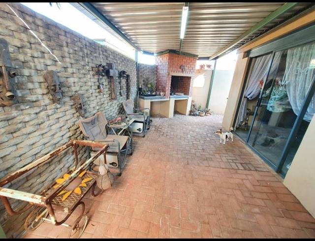 2 BEDROOM TOWNHOUSE FOR SALE IN HESTEAPARK